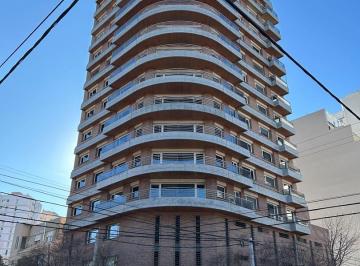 Departamento · 210m² · 7 Ambientes · 2 Cocheras · Departamento en Alquiler en Neuquén, Patagonia, Argentina