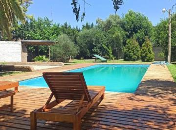Quinta vacacional · 65m² · 4 Ambientes · Casa Quinta Sobre 7 Lotes