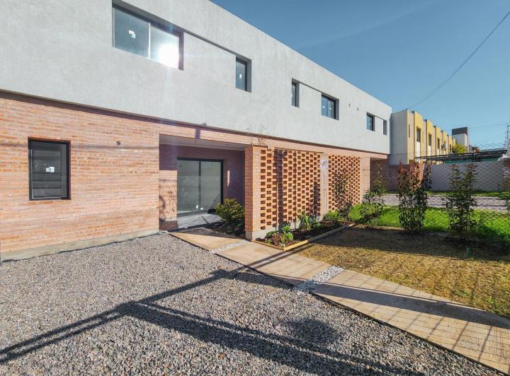 Casa · 96m² · 4 Ambientes · 2 Cocheras