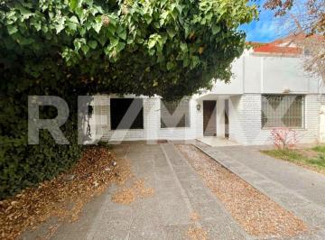 Casa · 110m² · 8 Ambientes · 2 Cocheras · Alquiler Casa 4 Dorm en Planta Baja - Centro Oeste