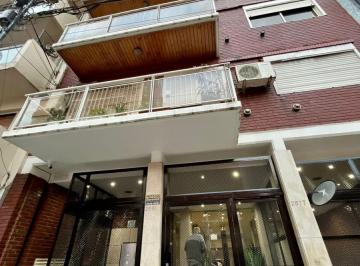 Departamento · 58m² · 3 Ambientes · 2 Cocheras · Departamento Semipiso de 3 Ambientes Al Frente con Balcón y 2 Cocheras en Flores