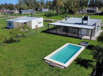 Quinta vacacional de 3 ambientes, Brandsen · Casaquinta 163 m², 2 Dorm., en Coronel Brandsen, Buenos Aires.