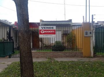 Casa · 137m² · 4 Ambientes · 1 Cochera · Casa en Barrio Villa del Parque
