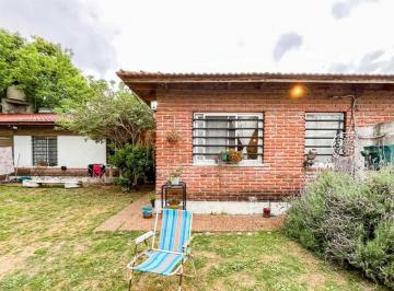 PH · 107m² · 4 Ambientes · 3 Cocheras · Casa a La Venta de 3 Dorm. en 505 Bis y 12 Gonnet