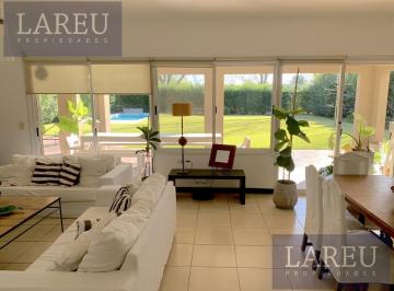 Casa · 300m² · 7 Ambientes · 2 Cocheras · Casa en Estancias del Pilar