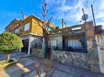 Casa · 154m² · 7 Ambientes · 2 Cocheras · Venta Casa Multifamiliar con Cochera San Justo