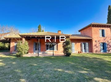 Casa · 220m² · 4 Ambientes · 2 Cocheras · Propiedad Neoclásica Sobre Lote de 1300 m²