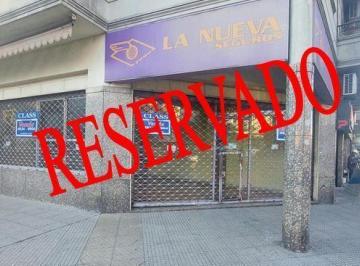 Local comercial · 88m² · 1 Cochera · Local en Venta en Mataderos 88 m² Esquina Comercial Av J. B Alberdi