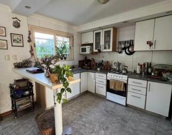 Casa · 180m² · 4 Ambientes · 1 Cochera · Oportunidad! 4 Ambientes con Cochera Apto Credito