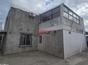 Casa · 342m² · 3 Dormitorios · Venta de Casa de 3 Dorm. Zona Aeropuerto.