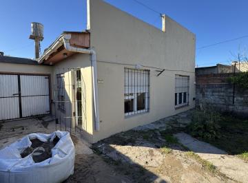 Casa · 120m² · 4 Ambientes · 1 Cochera · Casa en Venta 4 Amb Mas Dep. Garage. Bosque Grande
