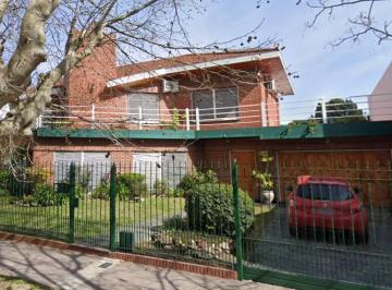 Casa · 385m² · 5 Ambientes · 4 Cocheras · Casa en Lomas de Zamora Oeste