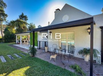 Casa · 202m² · 4 Ambientes · 2 Cocheras · Excelente Propiedad Sobre 3300 m²