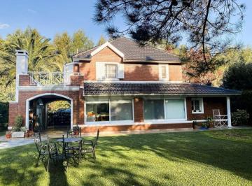 Casa · 213m² · 5 Ambientes · 2 Cocheras · Venta Casa Canning