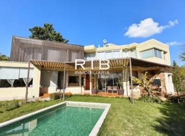 Excelente propiedad moderna sobre el golf, desarrollada por el arquitecto Sergio · Excelente Propiedad Moderna Sobre El Golf