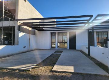 frente · Se Vende Duplex Una Planta Dos Dorm. Manantiales