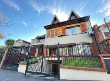 Casa · 400m² · 6 Ambientes · Chalet de Categoria Permuta por Menor Valor!