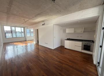 Departamento · 45m² · 2 Ambientes · Departamento 2 Amb. 58 m². Al Frente. Patio y Balcón. de Categoría. Excelente Estado