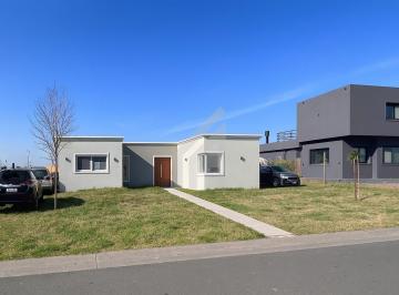 Frente · Casa en Alquiler en San Sebastian, Escobar, G. B. a. Zona Norte