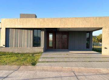 Casa · 98m² · 2 Dormitorios · 2 Cocheras · Casa en Venta en Viento Sur