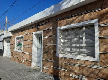 Casa de 3 ambientes, Córdoba · Casa 2 Dorm. C/ Patio - Garaje - en Alquiler - Barrio San Martín!