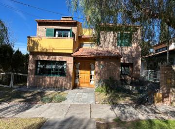 Casa de 5 ambientes, Ciudad de Mendoza · Casa B° Dalvian, 4 Dorm, 3 Baños, Jardín, Piscina, Apto Crédito