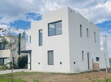 Casa · 181m² · 4 Ambientes · 2 Cocheras · Casa en Venta a Estrenar - Santa Ana Villanueva