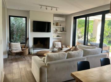 Casa · 125m² · 5 Ambientes · 2 Cocheras · Alquiler en San Nicolás 3 Dorm. Parrillero