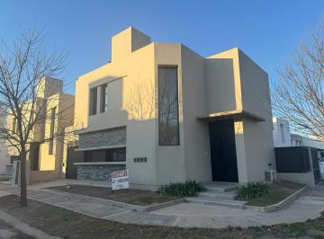 Casa · 180m² · 6 Ambientes · 2 Cocheras · Casa en Greenville 2