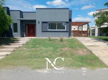 Casa · 140m² · 4 Ambientes · 2 Cocheras · Casa en Venta en Santo Domingo Canning Esteban Echeverria