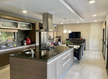 Casa · 1960m² · 8 Ambientes · 4 Cocheras · Vendo Casa Cinco Lomas 4 Dor Villa Warcalde Apta Crédito