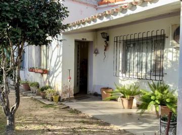 Casa · 201m² · 8 Ambientes · 1 Cochera · Casa en Venta en Santa Rosa de Calchines