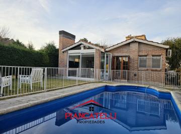 Casa · 95m² · 5 Ambientes · 4 Cocheras · Venta de Casa con 4 Ambientes en Banco Provincia