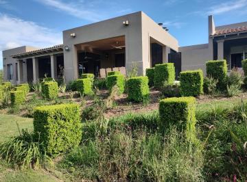 Casa · 320m² · 4 Ambientes · 4 Cocheras · Preciosa Casa 3 Dorm Suite/jardin Parquizado Valle Escondido