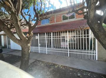 Casa · 180m² · 3 Ambientes · 1 Cochera · En Venta! Casa y Casa Pa a Terminar!
