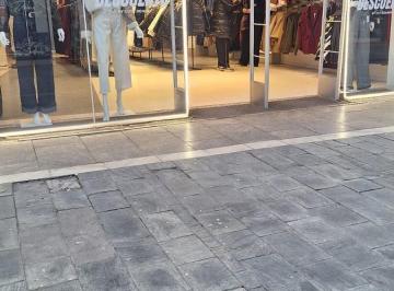 Local comercial · 236m² · 3 Ambientes · Centro - Alquiler - Importante Local.
