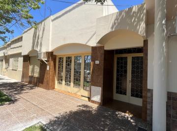 Casa · 390m² · 10 Ambientes · 1 Cochera · Casa en Venta
