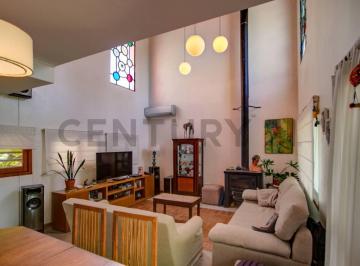 Casa · 168m² · 6 Ambientes · 1 Cochera · Casa en Venta en Villa Castells 4 Dorm, Parque y Cochera - 495 Entre 4 & 5