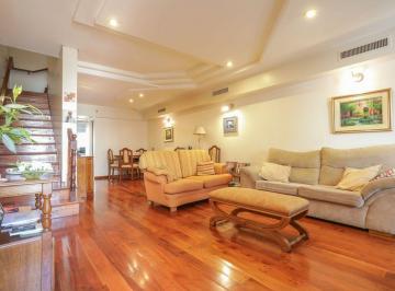Casa · 217m² · 5 Ambientes · 3 Cocheras · Venta Triplex en Pque. Patricios Barrio Bernasconi