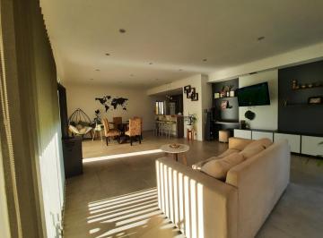 Casa · 141m² · 4 Ambientes · 2 Cocheras · Casa en El Nuevo Pueblo Belgrano