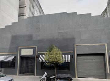 Local comercial · 680m² · 3 Cocheras · Local en Centro