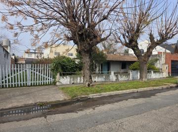 Casa · 235m² · 4 Ambientes · 2 Cocheras · Casa en Venta en Luis Guillon - Doble Terreno
