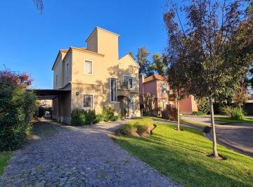 Casa · 230m² · 4 Ambientes · 2 Cocheras · Casa en Alquiler en Barrancas de San José, General Pacheco, Tigre