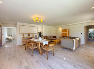 Casa · 220m² · 5 Ambientes · 1 Cochera · Casa en Una Sola Planta con 3 Dorm., Pileta y Jardín