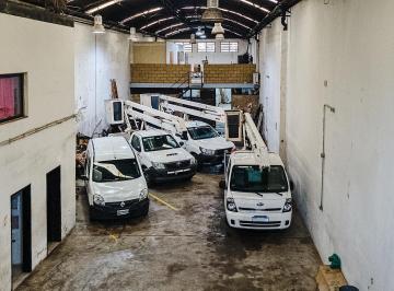 Bodega-Galpón · 375m² · 3 Cocheras · Venta Galpón en Avellaneda