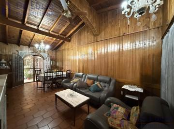 Casa · 133m² · 6 Ambientes · 1 Cochera · 4 Hab/escritorio/cochera/sexta Sección