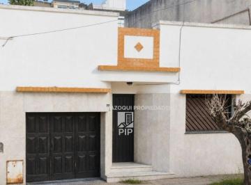 Casa · 188m² · 3 Ambientes · 1 Cochera · Casa en Venta en Ramos Mejia