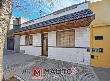 Casa · 98m² · 4 Ambientes · Venta Casa Lote Propio 4 Ambientes con Patio y Terraza