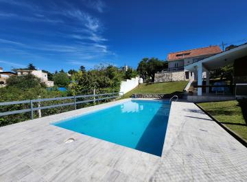Casa de 6 ambientes, Villa Parque Siquiman · Chalet de Tres Habitaciones con Piscina en Estancia Vieja