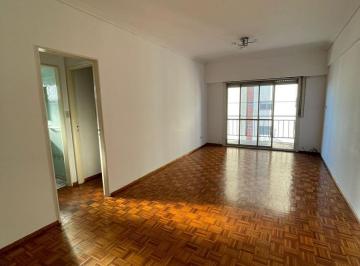 Departamento · 65m² · 3 Ambientes · Alquiler - Luminoso Depto. 3 Ambientes Sobre Peatonal Rivadavia